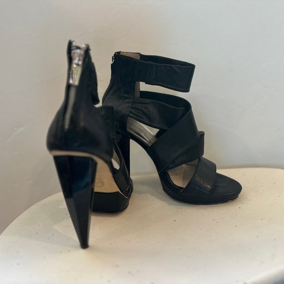 MICHAEL Michael Kors Black Bandage Pump - Picture 4 of 6